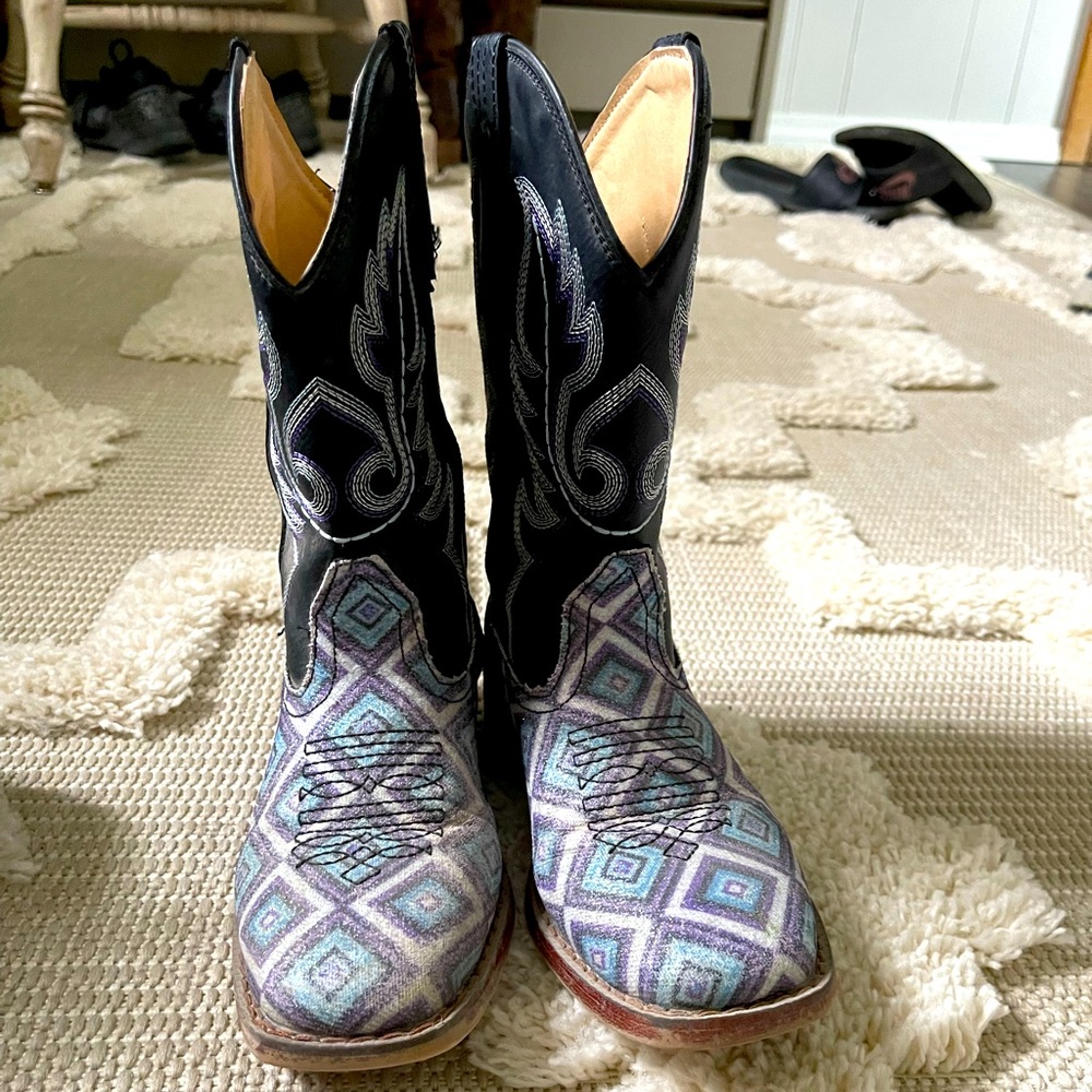 Girls boots